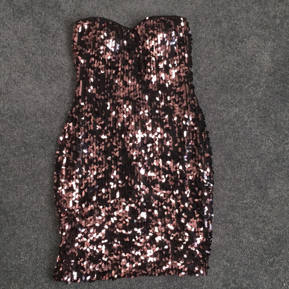 Short sequin dress💜💕 - Picture 3 of 5